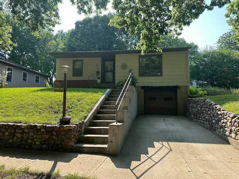 405 Dewey Street, Jackson, MN 56143