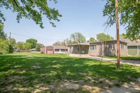 627 F St, Burwell, NE 68823