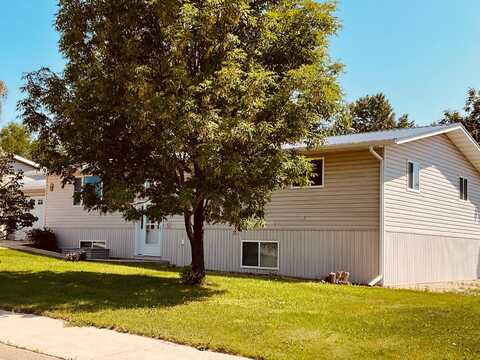 108 7th Street SE, Watford City, ND 58854