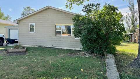 211 6th Ave NW, Bowman, ND 58623