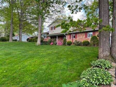 1056 Woodland Dr, Sunbury, PA 17801