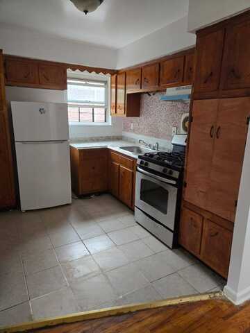 3121 New England Thruway, Bronx, NY 10469