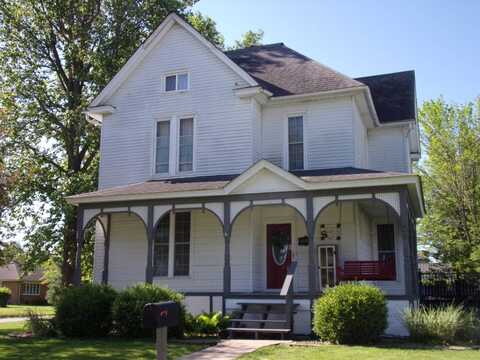 102 W. Lorton Street, Roodhouse, IL 62082