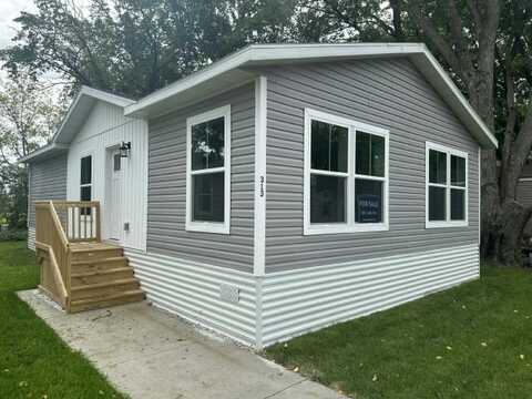 313 louva, Mankato, MN 56001