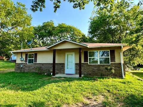 423 W 9th St, Atoka, OK 74525