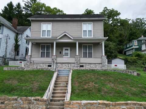 810 Temple Street, Hinton, WV 25951