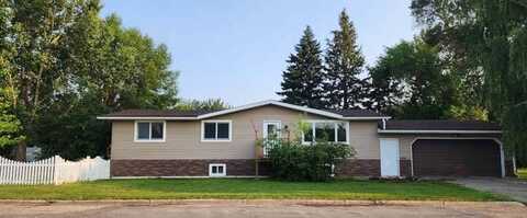 211 4th Street NW, Rugby, ND 58368