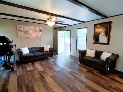 1609 Polar Trl., Glenn Heights, TX 75154