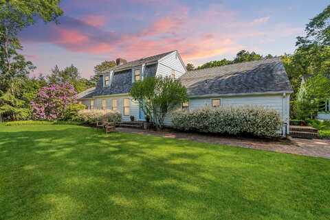 24 Squires Path, East Hampton, NY 11937