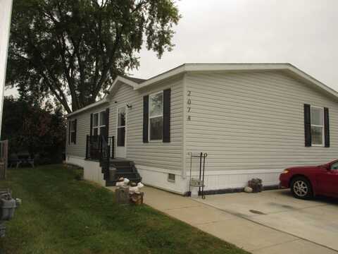 2074 Kevin Dr, Troy, MI 48083