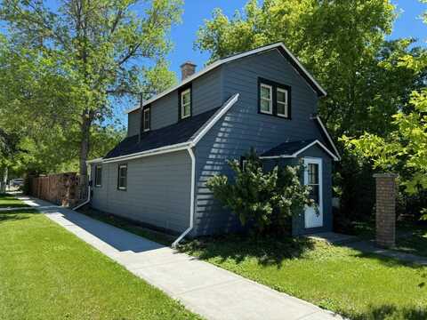 701 Thompson St, Bottineau, ND 58318