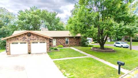 27 CIRCLE Drive, Pekin, IL 61554