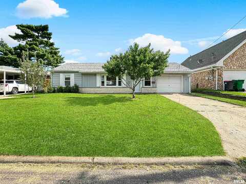 1709 CENTER Street, Pekin, IL 61554