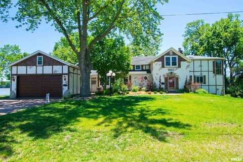 905 1/2 1ST Street, Camanche, IA 52730