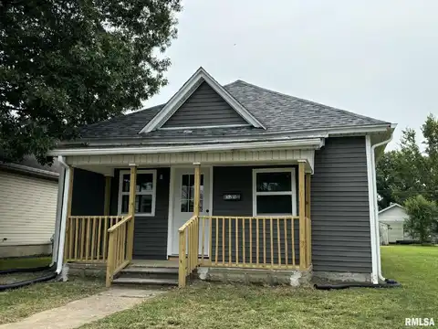 525 E BENNETT Street, Salem, IL 62881