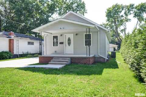 809 N SILVER Street, Taylorville, IL 62568