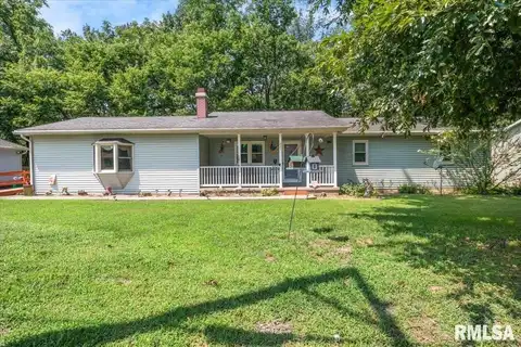 221 S 3RD Street, Riverton, IL 62561