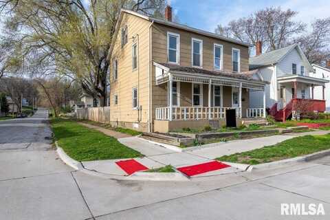 1236 W 7TH Street, Davenport, IA 52802