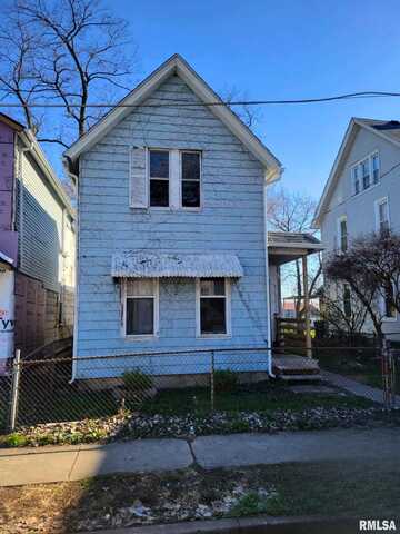 1033 W 6TH Street, Davenport, IA 52802