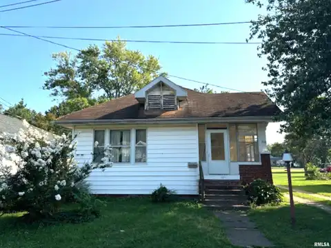 307 E ELM Street, Salem, IL 62881