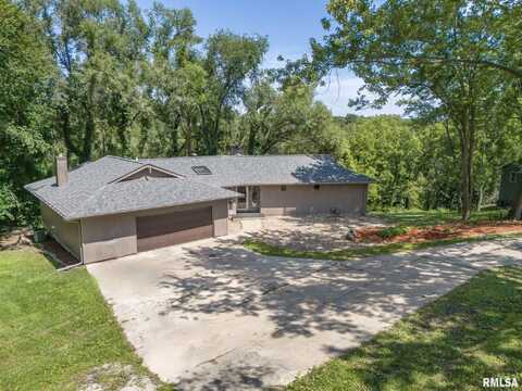 16 ELMWOOD Drive, Blue Grass, IA 52726