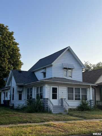 704 9TH Avenue South, Clinton, IA 52732