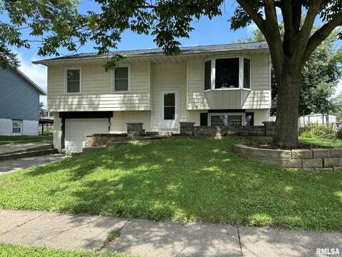 1740 VALLEY Drive, Davenport, IA 52806