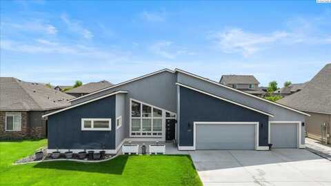 887 Pikes Peak Dr, West Richland, WA 99353