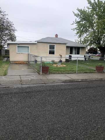 820 S 15th Street, Sunnyside, WA 98944