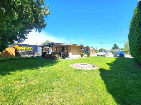 1808 N 20th Ave, Pasco, WA 99301