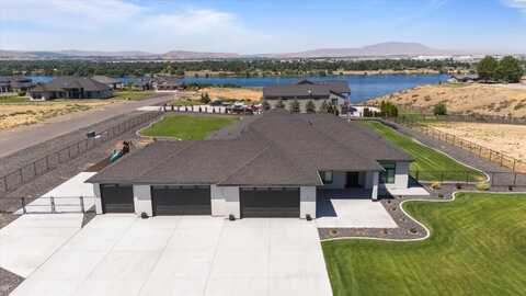 1 Bull Pen Lane, Pasco, WA 99301