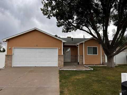 70 Wheatridge Dr, Pueblo, CO 81005