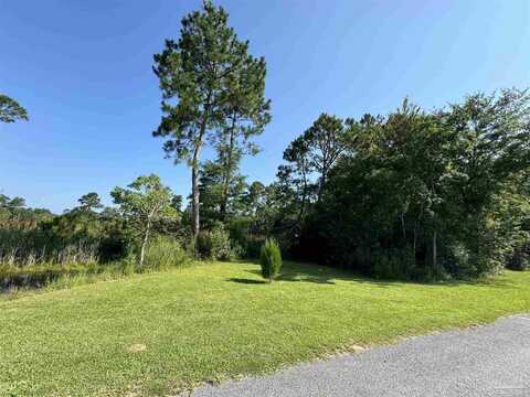 5 F Casa Grande Ln, Milton, FL 32583