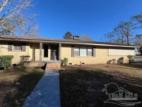 207 Diamond Ave, Atmore, AL 36502