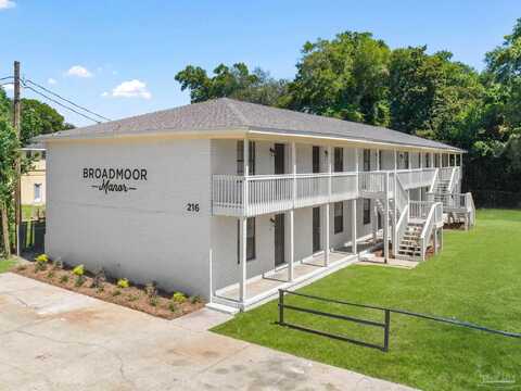 216 Broadmoor Ln, Pensacola, FL 32507