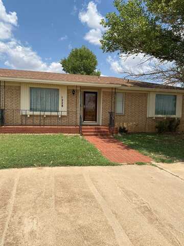 1228 E 17th St, Colorado City, TX 79512