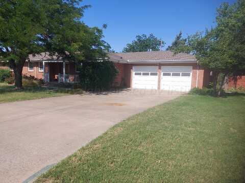 2215 N Beech Ln, Pampa, TX 79065