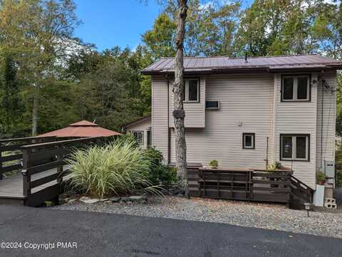 5022 E Woodbridge Drive, Bushkill, PA 18324