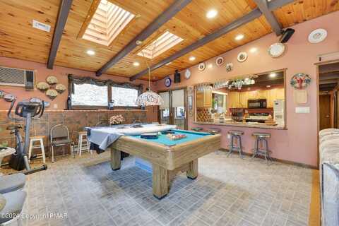 5817 Decker Road, Bushkill, PA 18324