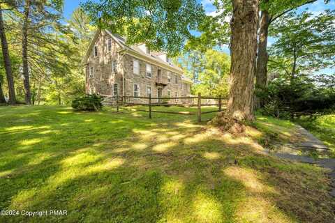 2536 Walnut Drive, Delaware Water Gap, PA 18327