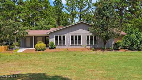 915 Satinwood Court, Southern Pines, NC 28387