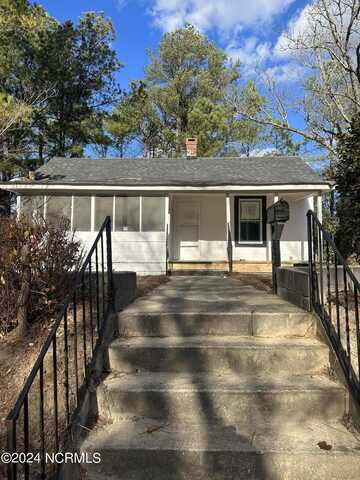 616 Arnold Avenue, Aberdeen, NC 28315