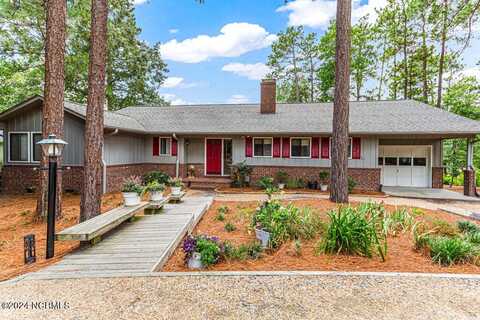 104 Pinewood Court, West End, NC 27376