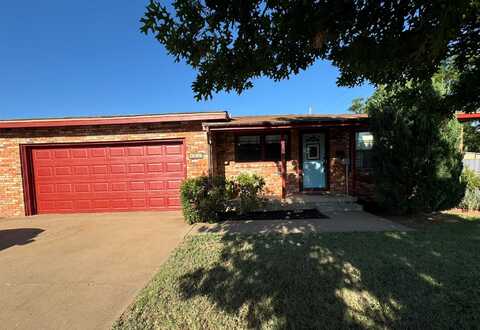 1300 Ennis St, Plainview, TX 79072