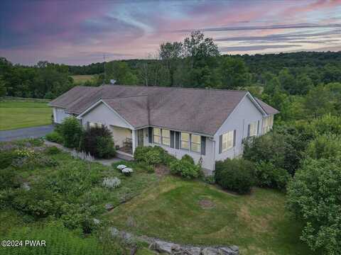 128 Sherwood Drive, Waymart, PA 18472