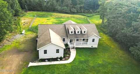 27 Oak Lane, Waymart, PA 18472