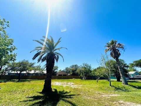 615 E Sabinal, ROCKPORT, TX 78382