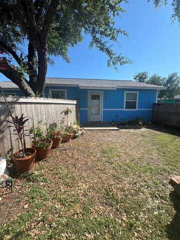 221 Lazy Ln, ROCKPORT, TX 78382