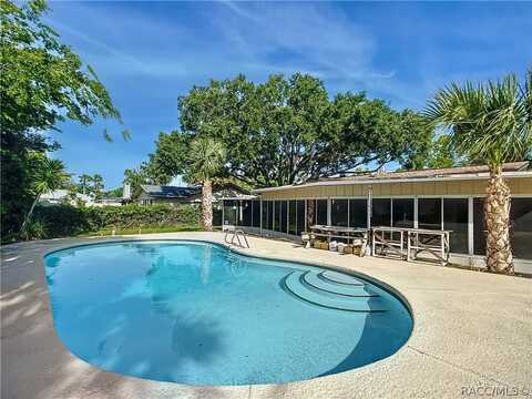 522 SE Paradise Point Road, Crystal River, FL 34429