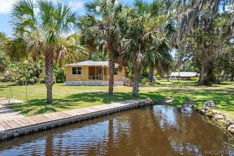 5425 S Magnolia Avenue, Homosassa, FL 34448